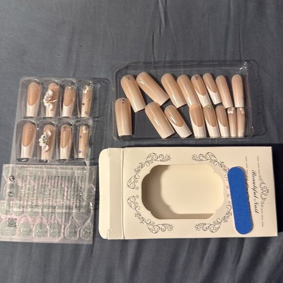 Elegant White and Pink Nail Art Set - Picture 11 of 12